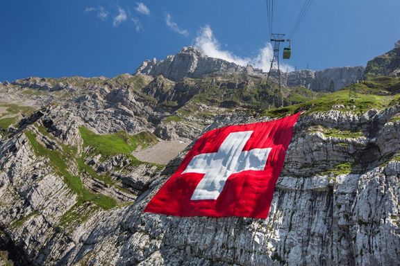 Grösste Schweizer Fahne am Säntis