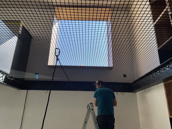 Montage Netz in Loft