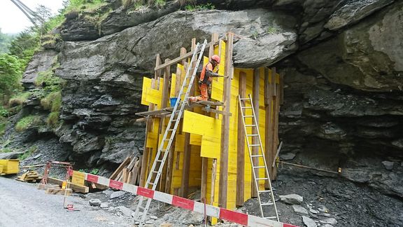 Felsräumung Felsreinigung Höhenarbeit Spezialbohrungen 18d3da0b-7655-4796-9ef1-9d521e7b88da.jpg