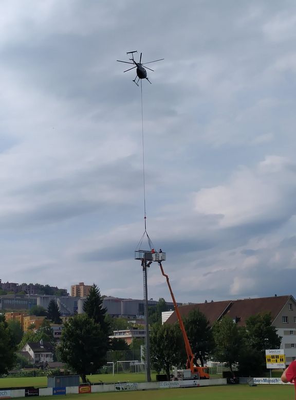 Demontage Stahlpodeste im Stadion Lerchenfeld