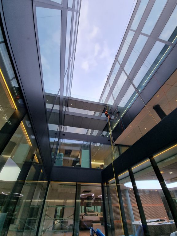 Fensterreinigung Innenhof