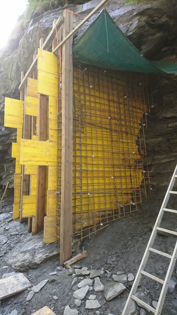 Felssicherung 1. Etappe Schalungen zum Betonieren Rückbau edf2e64b-7597-400c-a559-2b3070b48dea.jpg